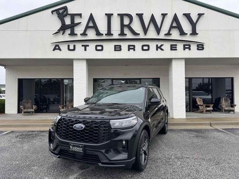 Used 2025 Ford Explorer ST-Line w/ ST-Line Street Pack AWD/4WD image 39