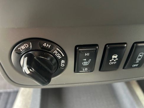 Used 2017 Nissan Frontier SV w/ SV Value Truck Package AWD/4WD image 23