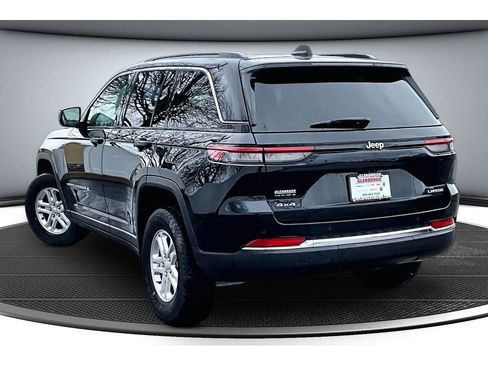 Used 2024 Jeep Grand Cherokee Laredo image 2