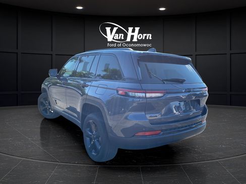 Used 2023 Jeep Grand Cherokee Altitude AWD/4WD image 5