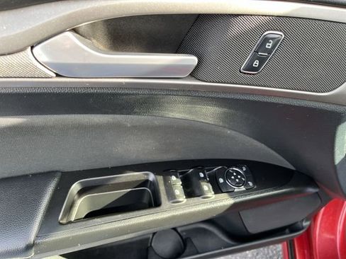 Used 2017 Ford Fusion SE w/ Fusion SE Technology Package FWD image 16