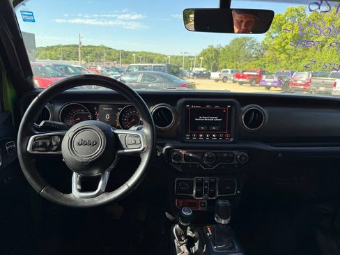 Used 2019 Jeep Wrangler Unlimited Rubicon AWD/4WD image 12