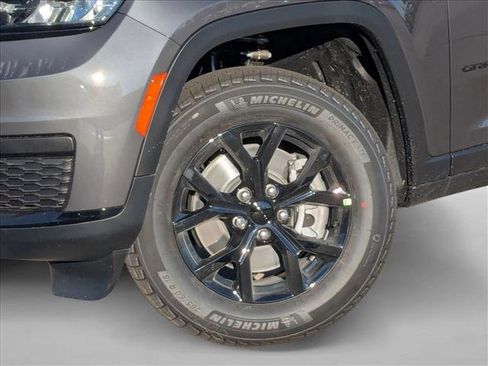 New 2025 Jeep Grand Cherokee L Altitude image 10