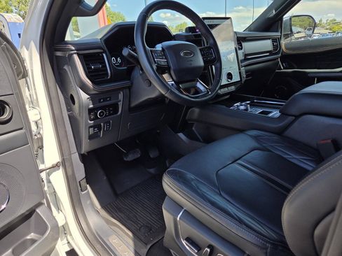 Used 2024 Ford Expedition Platinum RWD image 11