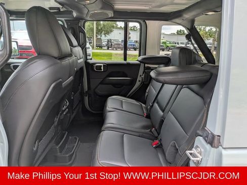 Used 2024 Jeep Wrangler Unlimited Sahara w/ Technology Group AWD/4WD image 13
