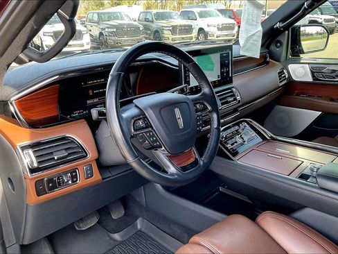 Used 2023 Lincoln Navigator Reserve image 13