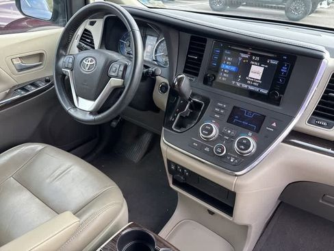 Used 2015 Toyota Sienna XLE Premium image 7