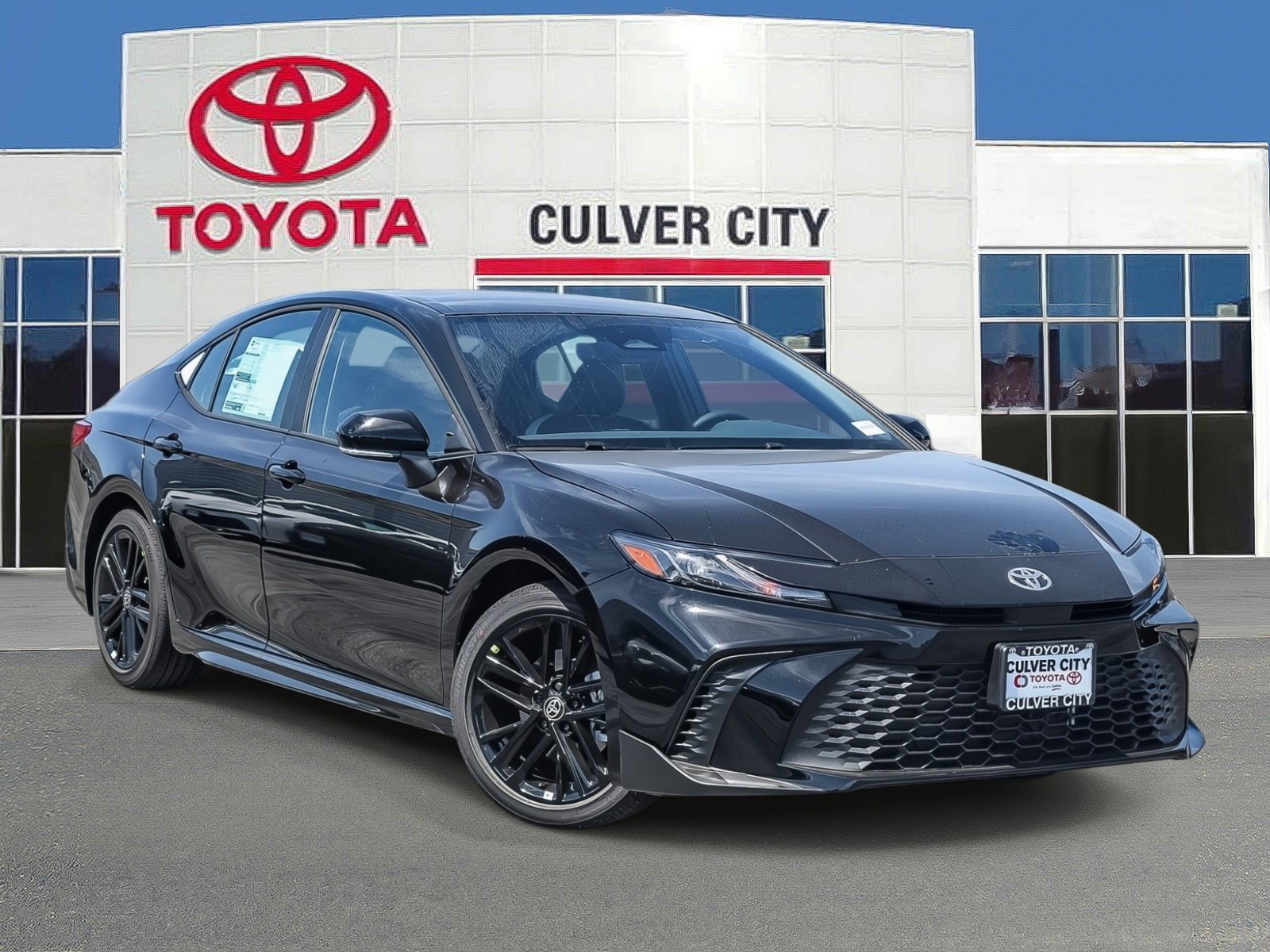 New 2026 Toyota Camry SE FWD image 1