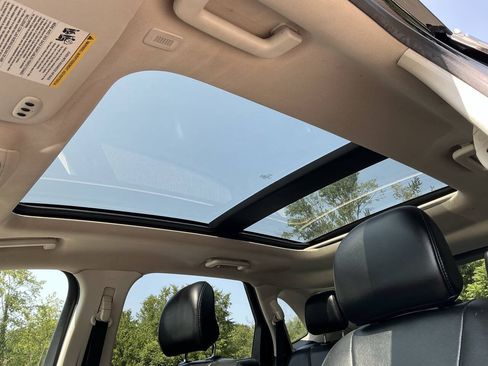 Used 2019 Ford Edge Titanium w/ Equipment Group 301A AWD/4WD image 31