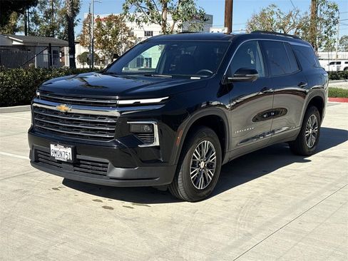 Used 2024 Chevrolet Traverse LT image 7