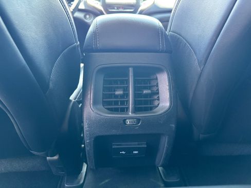 Used 2020 Jeep Cherokee Latitude Plus AWD/4WD image 7