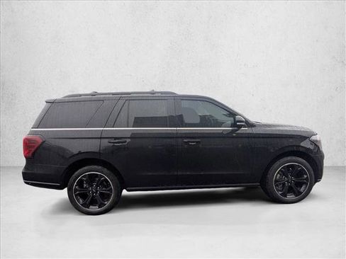 Used 2022 Ford Expedition Limited AWD/4WD image 4