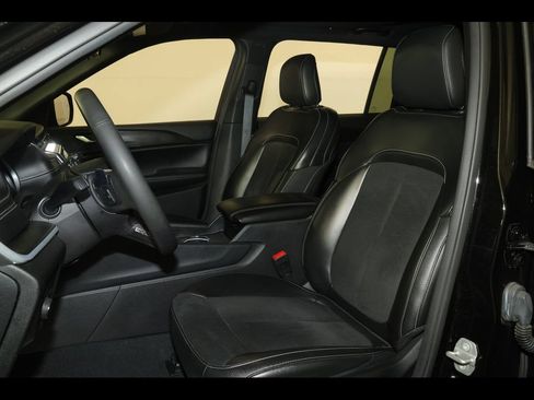 Used 2024 Jeep Grand Cherokee L Altitude AWD/4WD image 24