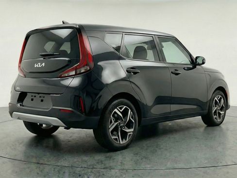 Used 2025 Kia Soul LX w/ LX Technology Package FWD image 9