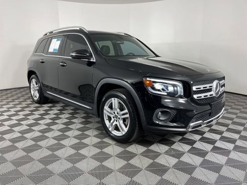 Used 2021 Mercedes-Benz GLB 250 4MATIC w/ Premium Package image 2