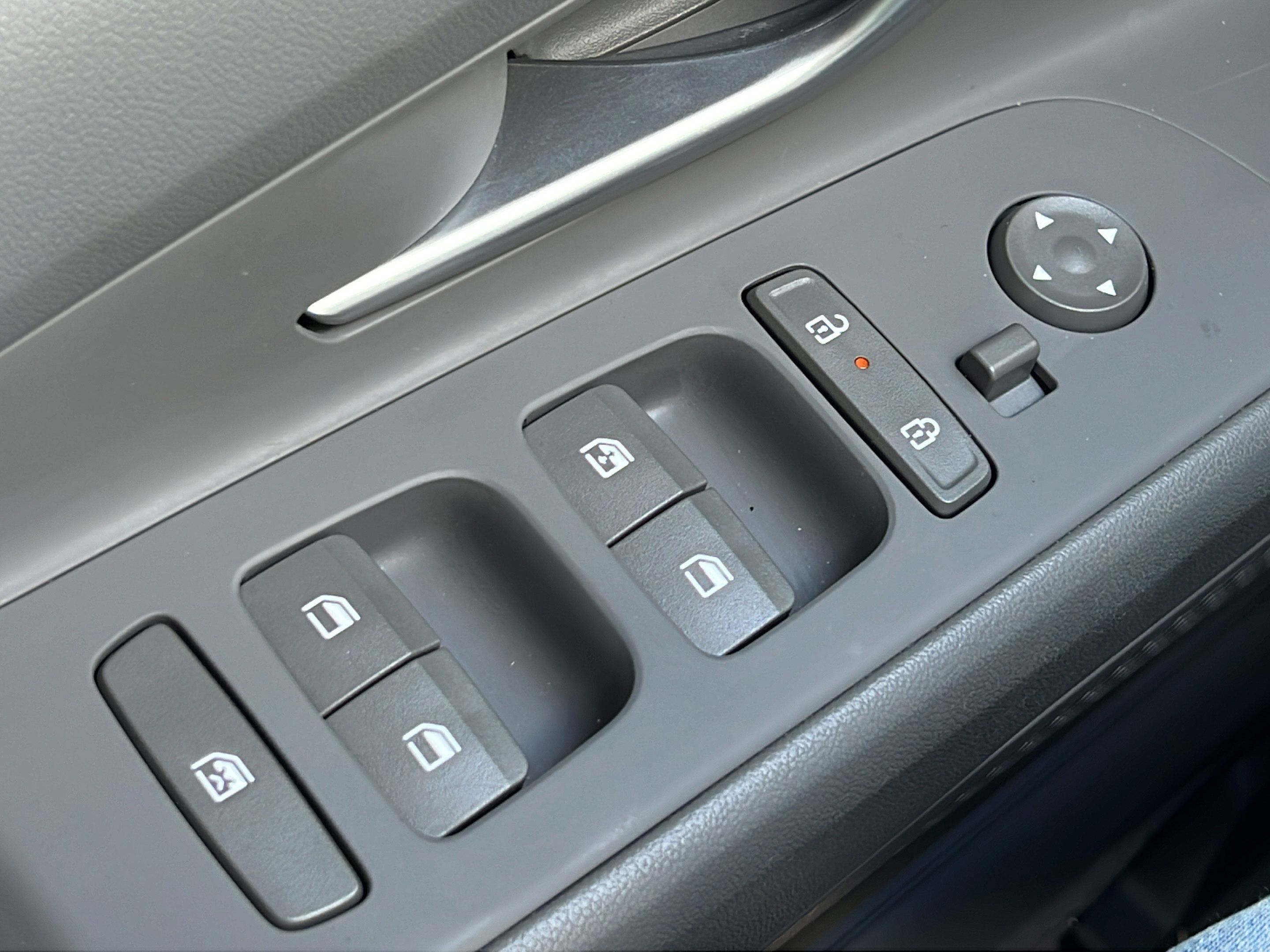 Used 2024 Hyundai Elantra SEL FWD image 17
