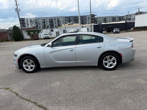 Used 2019 Dodge Charger SXT w/ Leather Interior Group RWD image 10