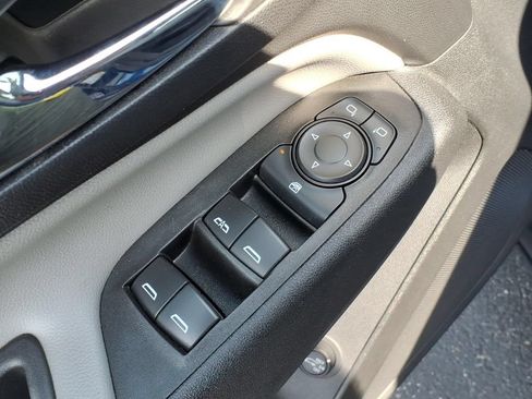 Used 2022 Chevrolet Equinox LT FWD image 15