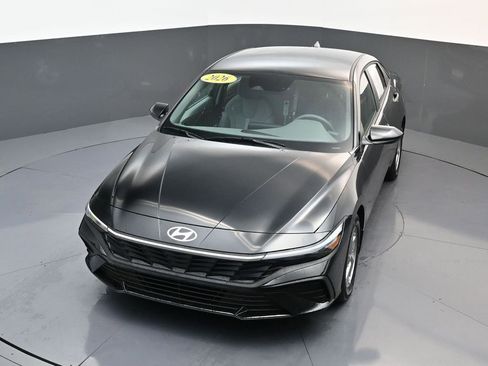 Used 2026 Hyundai Elantra SE FWD image 19