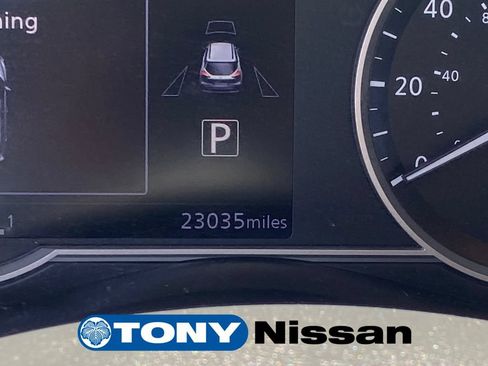 Used 2018 Nissan Kicks SR FWD image 32