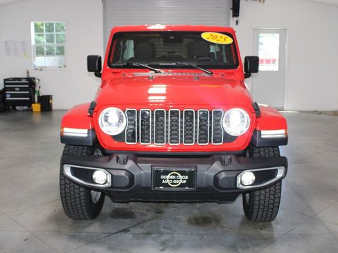 Used 2025 Jeep Wrangler Unlimited Sahara AWD/4WD image 50