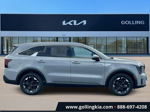 Certified 2026 Kia Sorento S FWD image 2