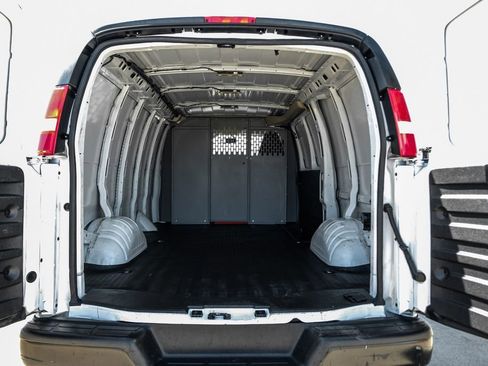 Used 2022 Chevrolet Express 3500 w/ Driver Convenience Package image 44