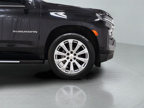 Used 2023 Chevrolet Suburban Premier AWD/4WD image 7