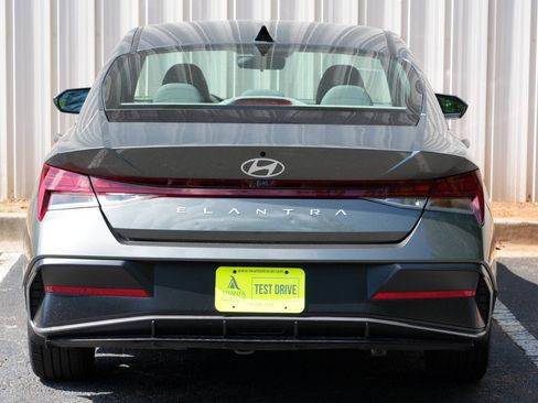 Used 2025 Hyundai Elantra SEL FWD image 50