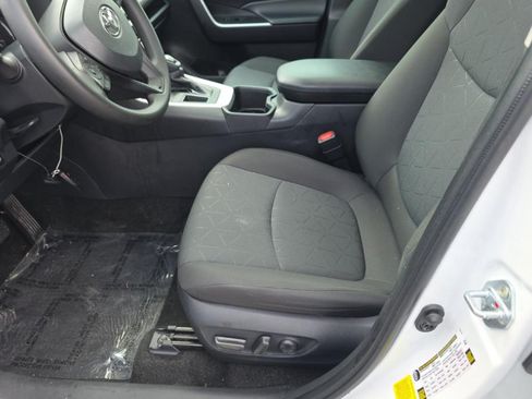Used 2024 Toyota RAV4 XLE w/ Convenience Package FWD image 12