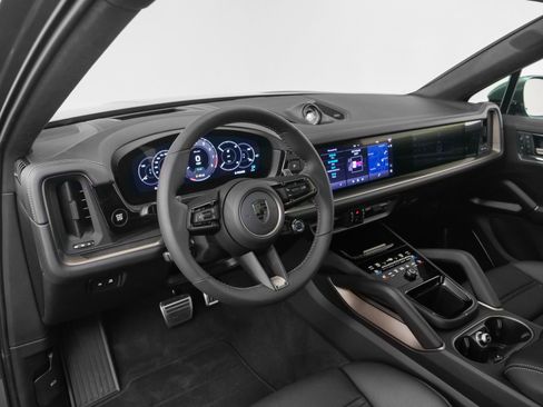 New 2025 Porsche Cayenne Turbo image 4