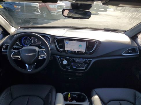 New 2025 Chrysler Voyager LX image 21