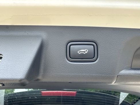 Used 2025 Hyundai Palisade SEL FWD image 19