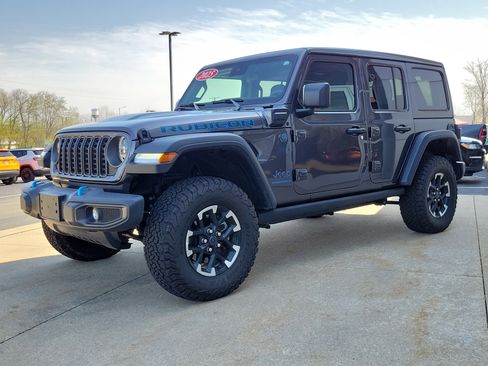 Used 2025 Jeep Wrangler Unlimited Rubicon 4xe w/ Convenience Group AWD/4WD image 2