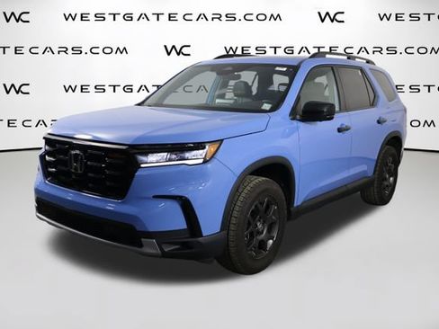 Used 2025 Honda Pilot TrailSport image 1