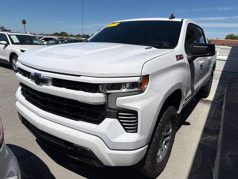 Used 2024 Chevrolet Silverado 1500 RST w/ Z71 Off-Road Package AWD/4WD image 3