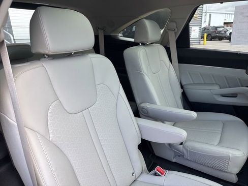 Used 2023 Kia Sorento SX Prestige w/ Panoramic Sunroof Package image 8