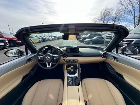 Used 2025 MAZDA MX-5 Miata RF Grand Touring image 2