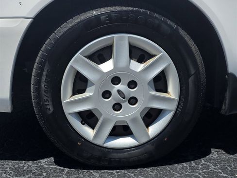 Used 2007 Ford Taurus SE FWD image 33