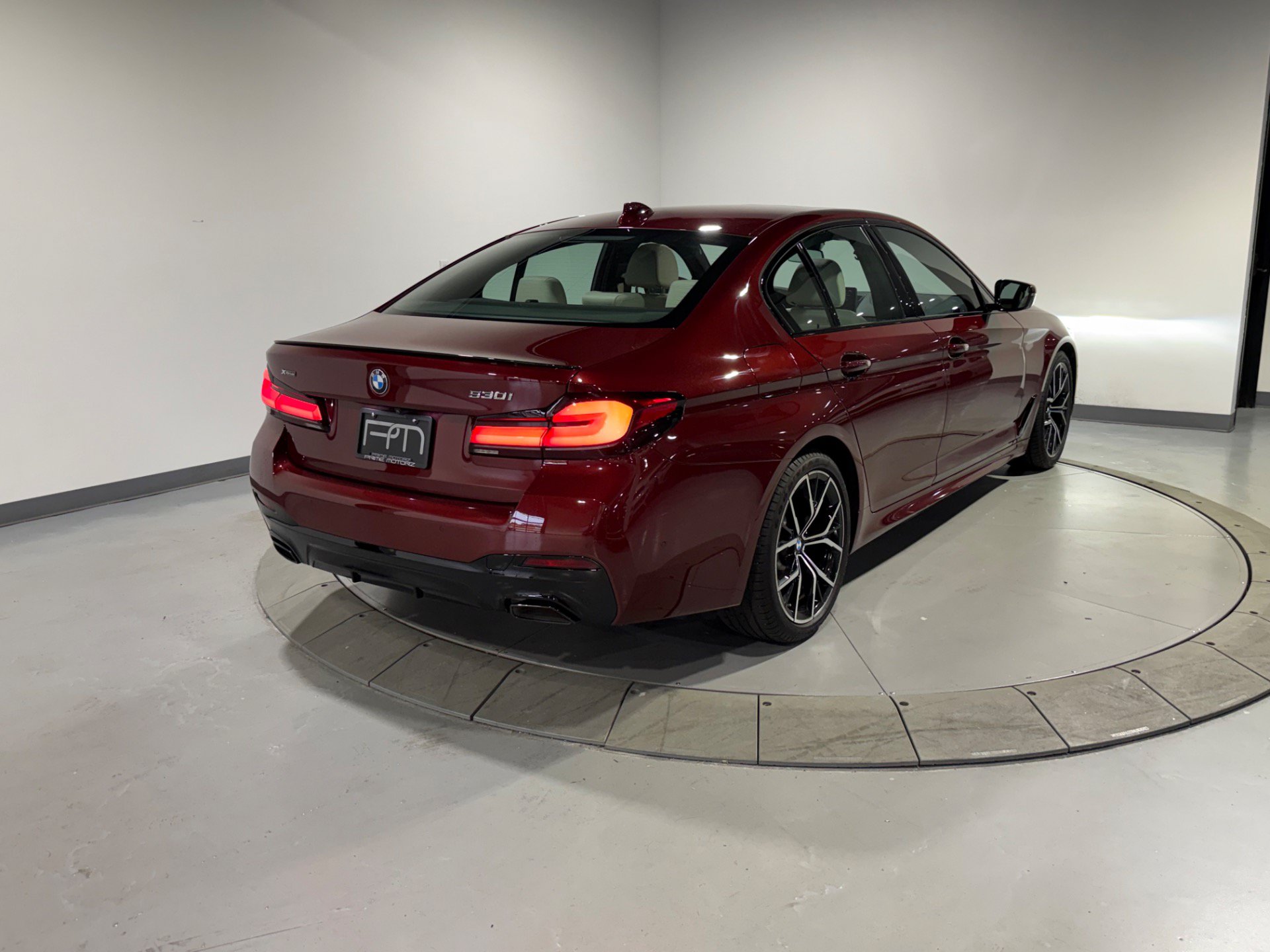 Used 2023 BMW 530i xDrive w/ M Sport Package AWD/4WD image 13
