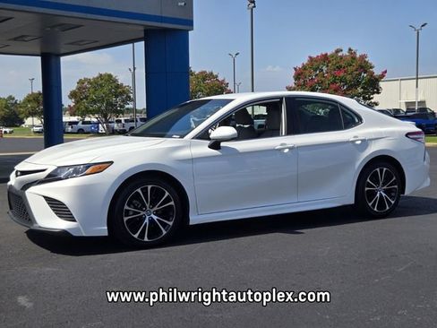 Used 2020 Toyota Camry SE FWD image 7