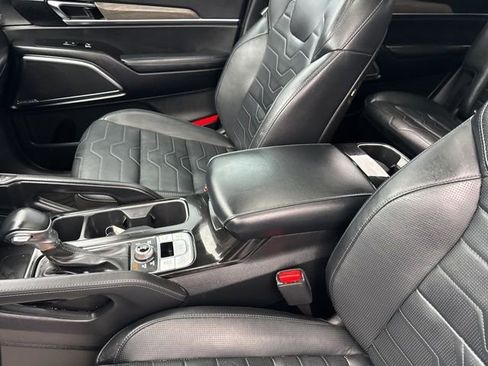 Used 2022 Kia Telluride SX w/ SX Prestige Package image 17
