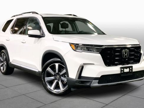 Used 2023 Honda Pilot Touring image 2