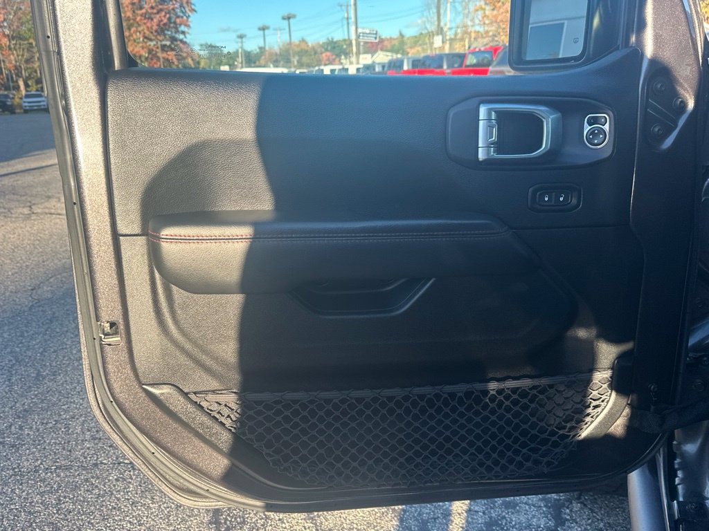 Used 2018 Jeep Wrangler Unlimited Rubicon w/ LED Lighting Group AWD/4WD image 16