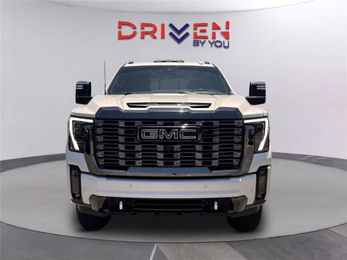 Used 2024 GMC Sierra 2500 Denali Ultimate w/ Max Trailering Package AWD/4WD image 9