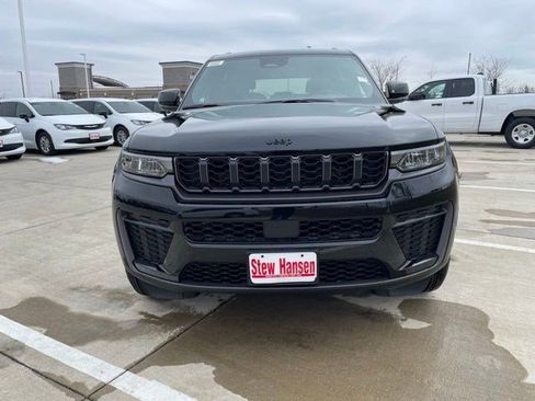 New 2026 Jeep Grand Cherokee Altitude AWD/4WD image 9