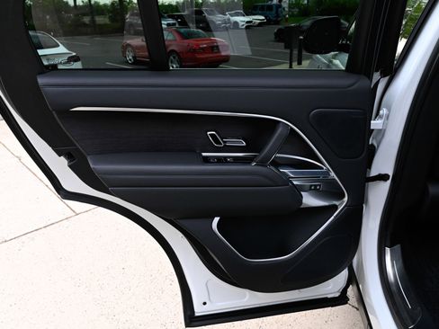 Used 2025 Land Rover Range Rover SE AWD/4WD image 36