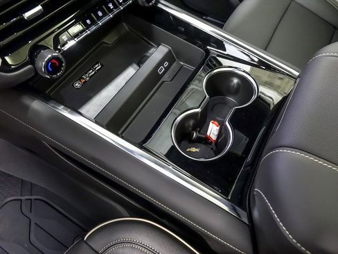 New 2026 Chevrolet Suburban Premier image 25