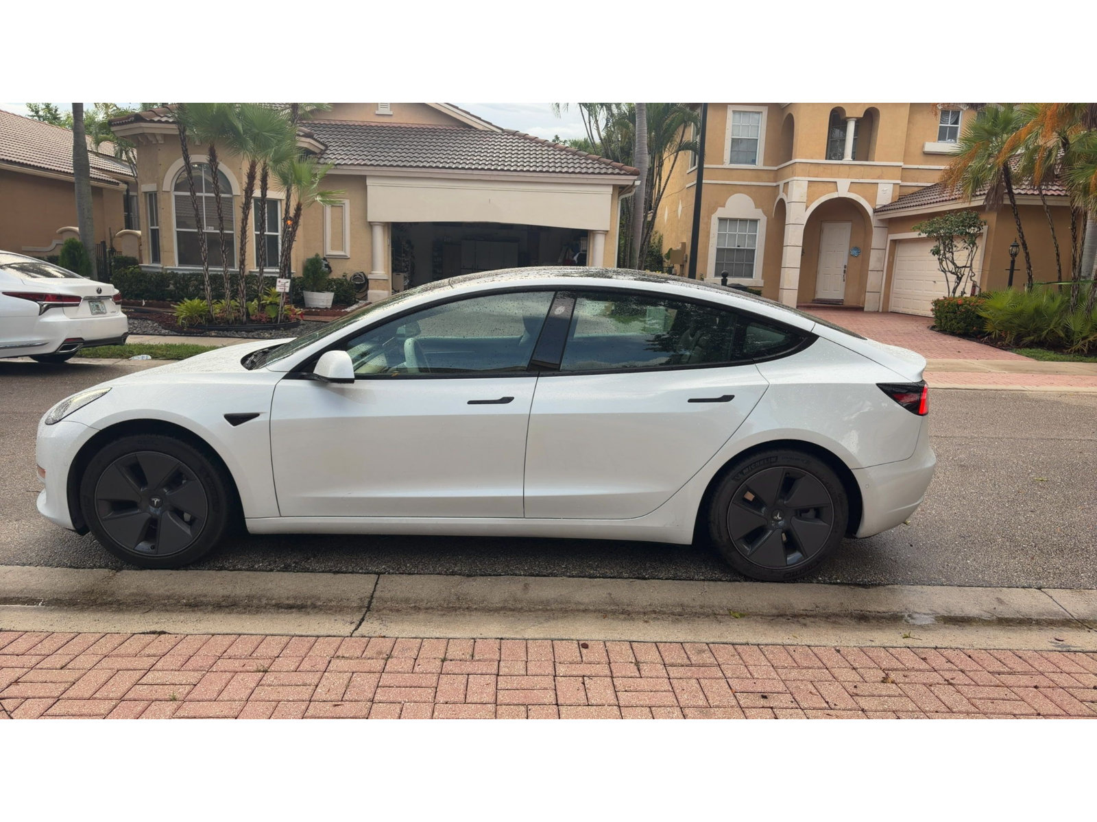 Used 2021 Tesla Model 3 Standard Range Plus RWD image 2