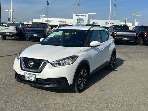 Used 2018 Nissan Kicks SV image 8